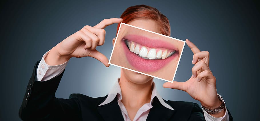 What are Ceramic braces? - Comfortho, Smile Into Your Future :)